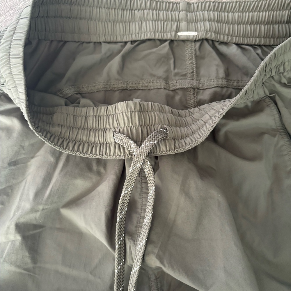 lululemon athletica Women's Green Cargo Pants - Picture 5 of 7